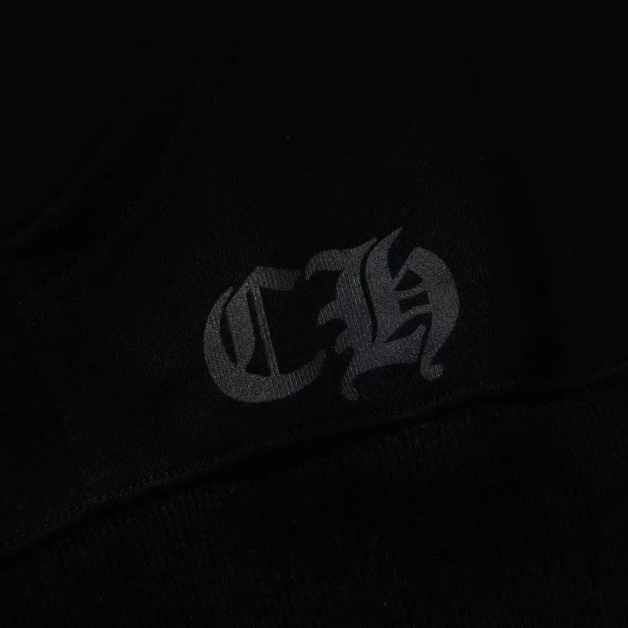 Q34—P230 -Chrome Hearts/Chrome Hearts printed zipper sweatshirt cardigan jacket -420 grams of high-density, high-quality wool, soft, delicate and skin-friendly, soft and silky to the touch, warm and skin-friendly -The hardware zipper accessories are all customized and full of details -Colour: black -Size: S M L XL